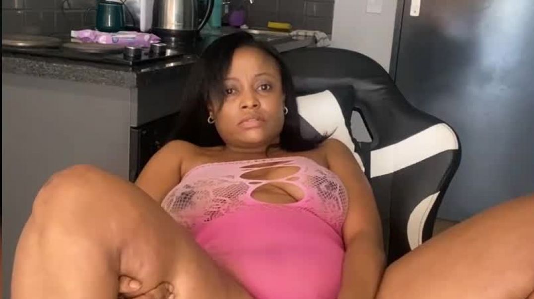 ⁣Dildo Squirt on Gaming  chair