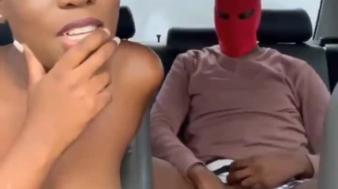 ⁣Naughty couple in the car