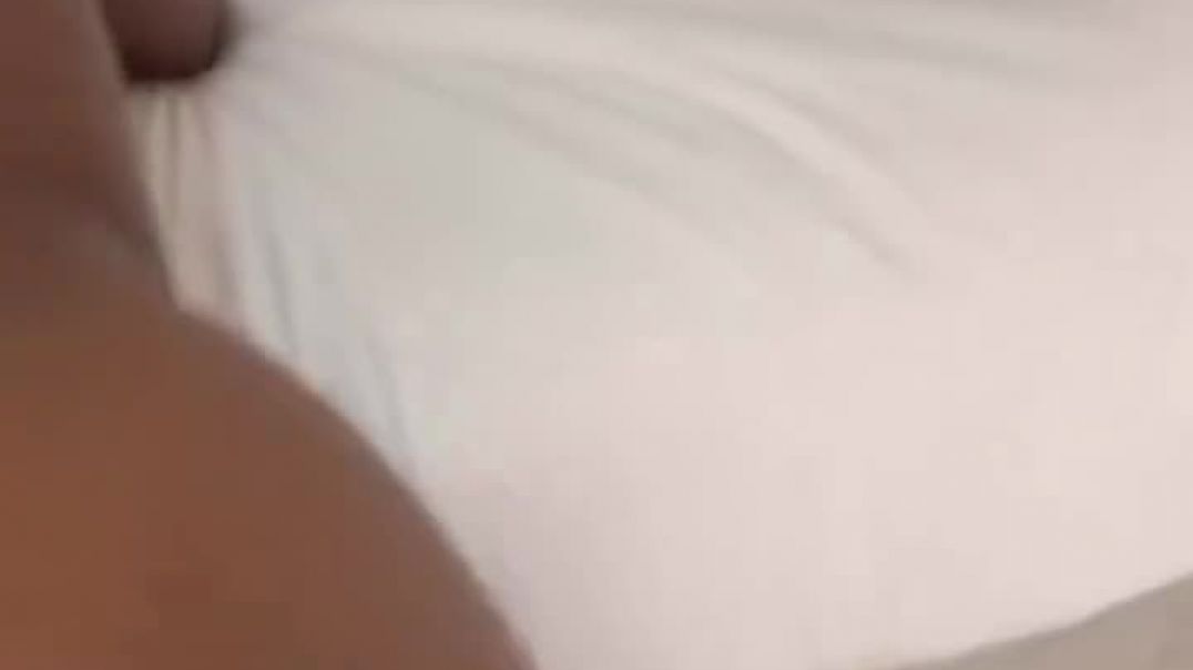 ⁣Lekker ass cum n continue