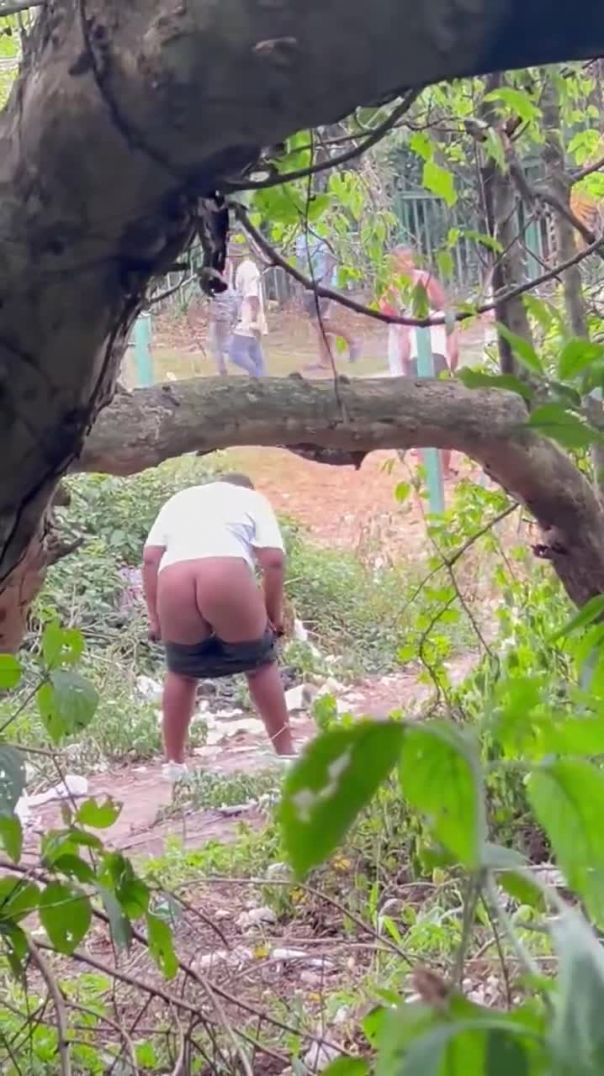 Pee zone twerk after