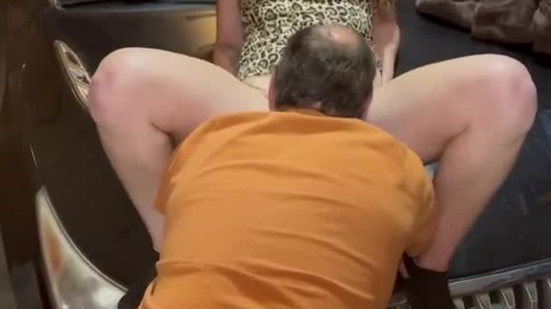 Lucky-old-man licking-pussy-1
