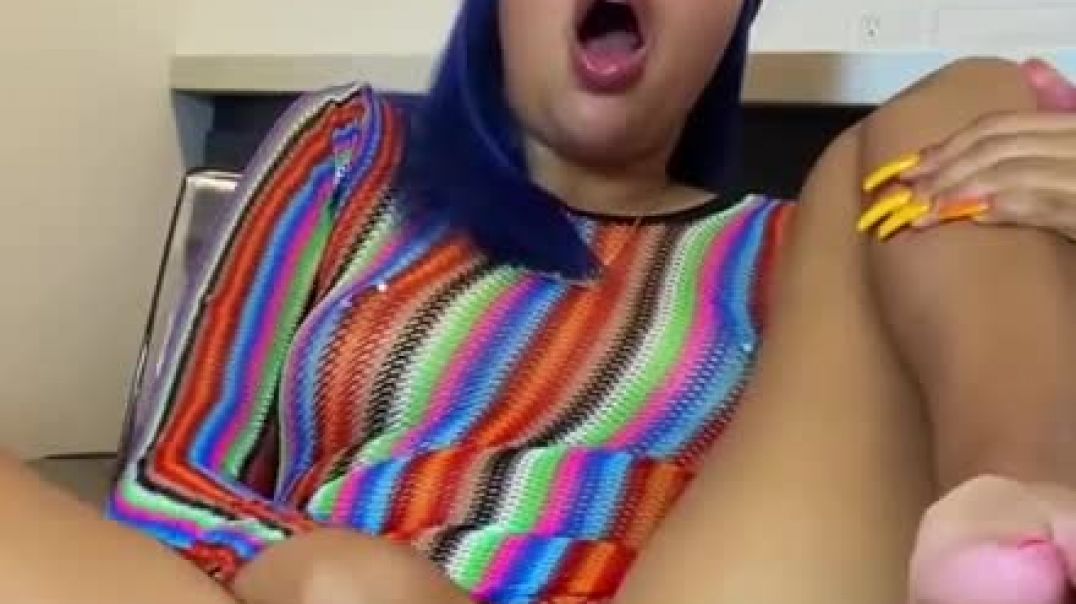She cums